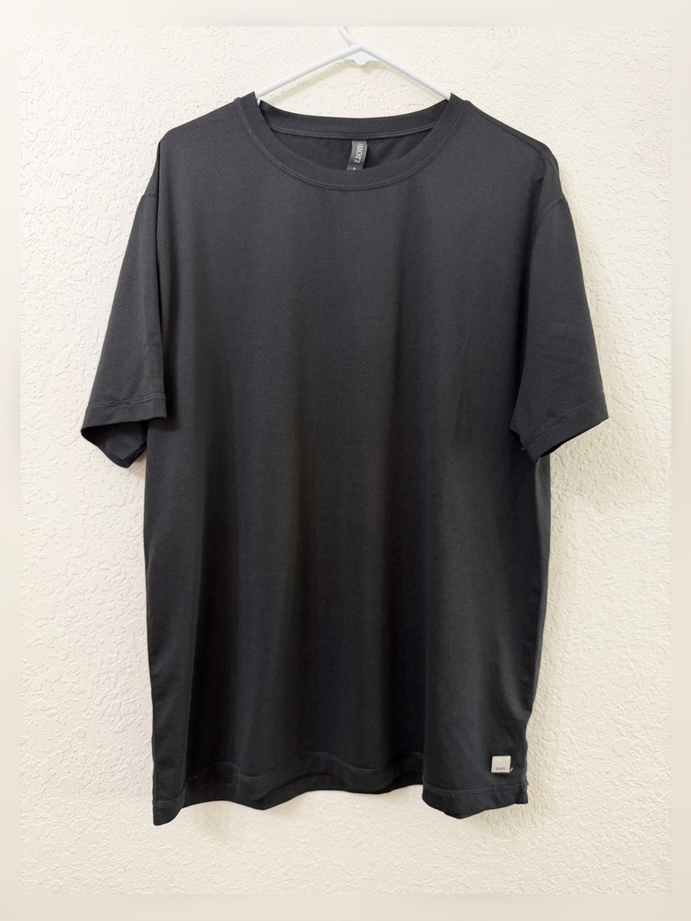 Vuori Tradewind Performance 2.0 T-Shirt - Men's Size XL